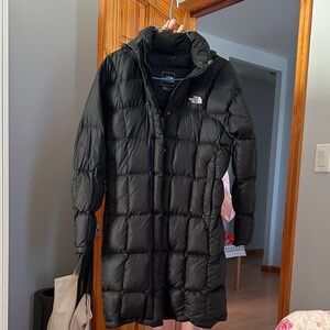 The North Face Women's Long Black Puffer Jacket Size Medium Style 600